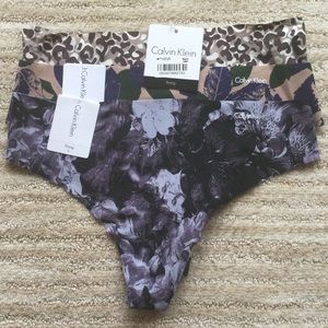NWT Set of 3 Calvin Klein Women's Printed Invisibles Thong Style D3507 Siz Small